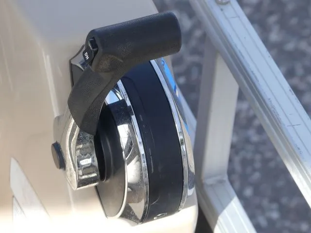 Slide: The Image of Sun Tracker Party Barge 20 DLX 2019 - 17