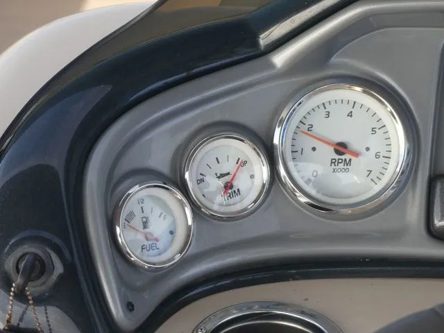 Slide: The Image of Sun Tracker Party Barge 20 DLX 2019 - 19