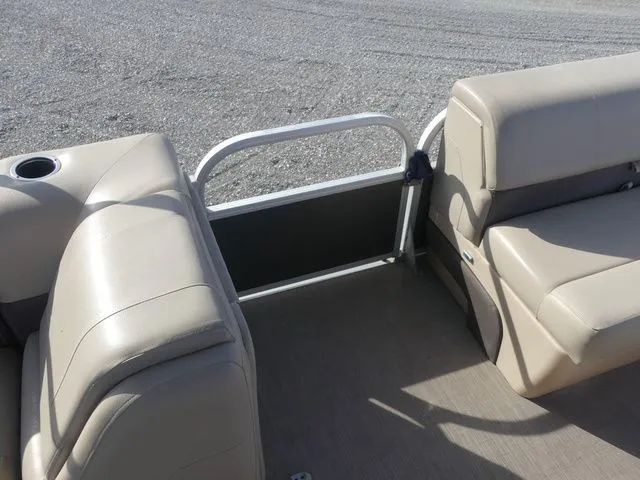 Slide: The Image of Sun Tracker Party Barge 20 DLX 2019 - 21