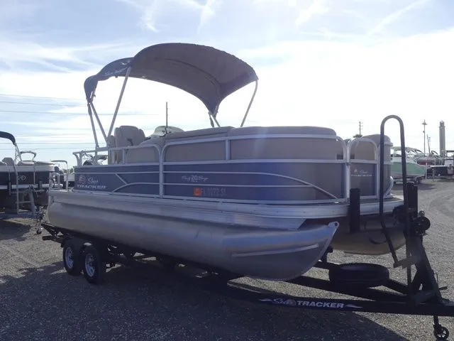 Slide: The Image of Sun Tracker Party Barge 20 DLX 2019 - 3