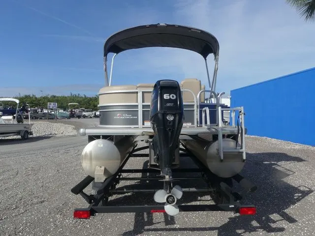 Slide: The Image of Sun Tracker Party Barge 20 DLX 2019 - 5