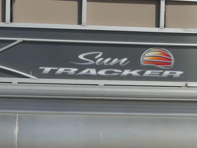 Slide: The Image of Sun Tracker Party Barge 20 DLX 2019 - 8