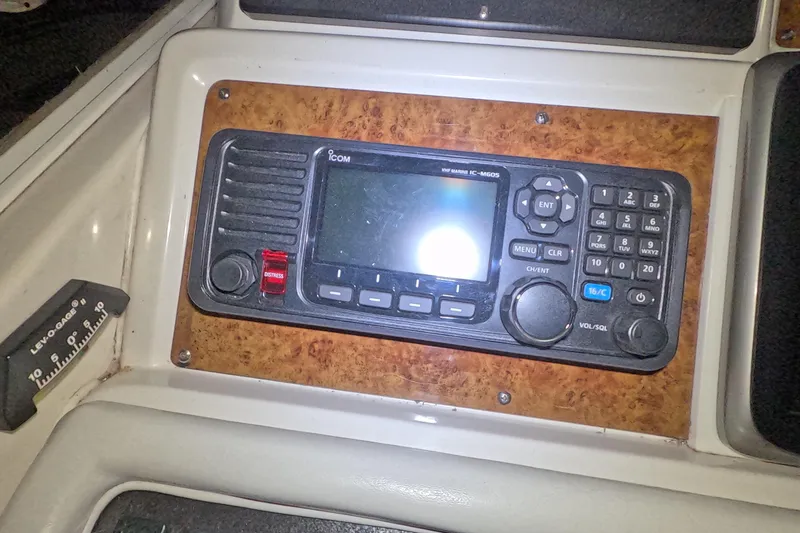 Slide: The Image of VHF marine radio on 1995 Sea Ray 400 Express Cruiser dashboard. - 17