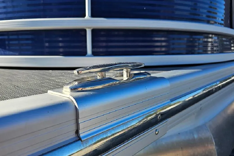 Slide: The Image of 2022 Bennington 24 LXFB boat cleat and railing detail in sunlight. - 28