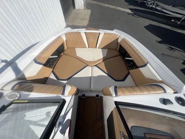 Slide: The Image of Tigé 23RZX 2020 - 7