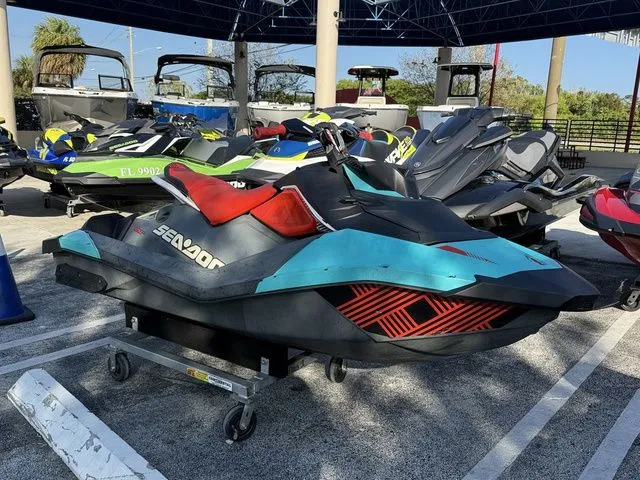 Slide: The Image of Sea-Doo SPARK TRIXX 2-Up Rotax 900 HO ACE 2018 - 3