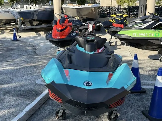 Slide: The Image of Sea-Doo SPARK TRIXX 2-Up Rotax 900 HO ACE 2018 - 4