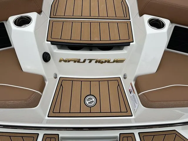 Slide: The Image of Nautique Super Air Nautique S21 2026 - 12
