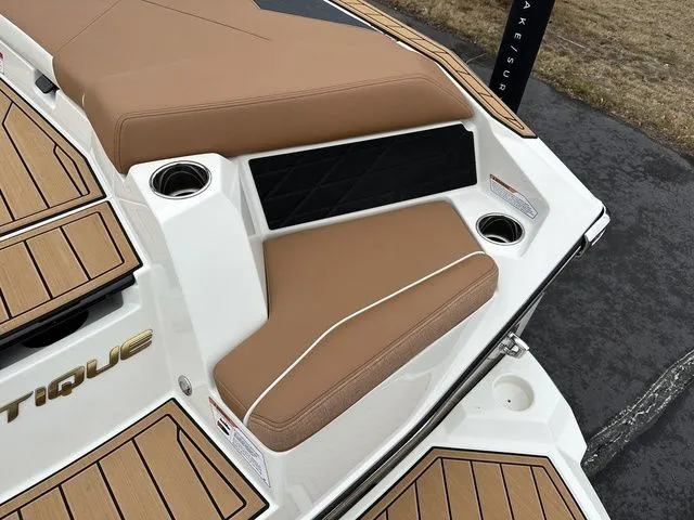 Slide: The Image of Nautique Super Air Nautique S21 2026 - 13