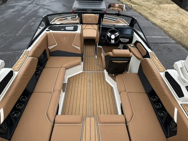 Slide: The Image of Nautique Super Air Nautique S21 2026 - 16