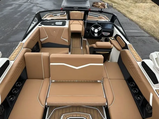 Slide: The Image of Nautique Super Air Nautique S21 2026 - 17