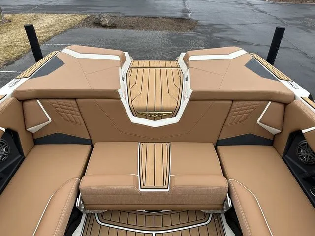 Slide: The Image of Nautique Super Air Nautique S21 2026 - 18