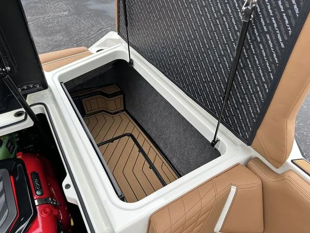 Slide: The Image of Nautique Super Air Nautique S21 2026 - 22