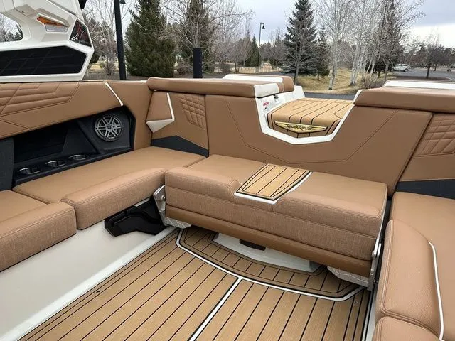 Slide: The Image of Nautique Super Air Nautique S21 2026 - 23