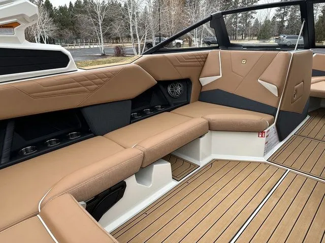 Slide: The Image of Nautique Super Air Nautique S21 2026 - 24