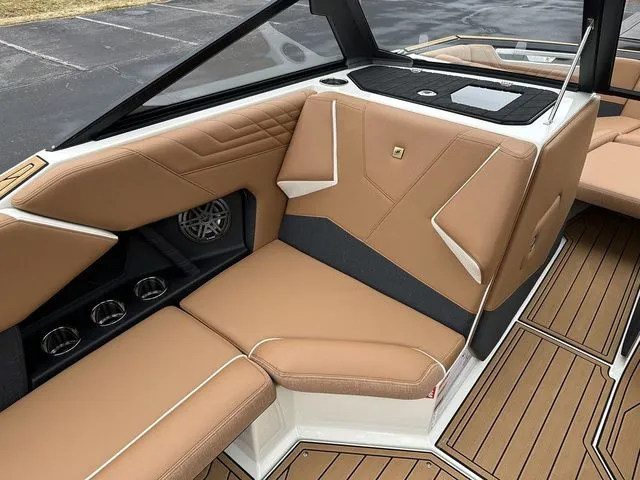 Slide: The Image of Nautique Super Air Nautique S21 2026 - 25