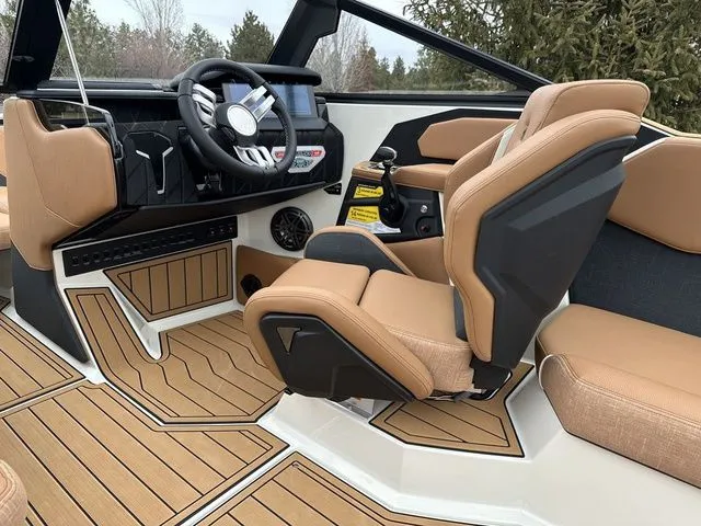 Slide: The Image of Nautique Super Air Nautique S21 2026 - 31