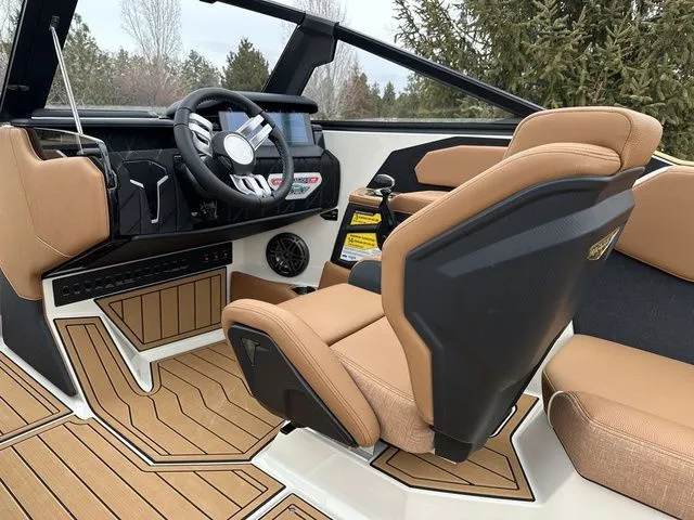 Slide: The Image of Nautique Super Air Nautique S21 2026 - 32