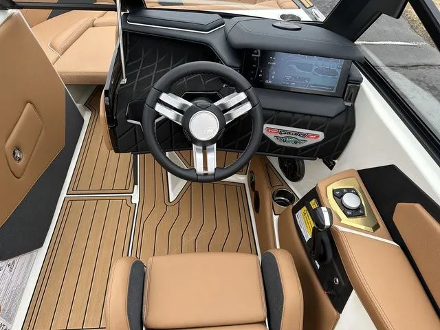 Slide: The Image of Nautique Super Air Nautique S21 2026 - 33