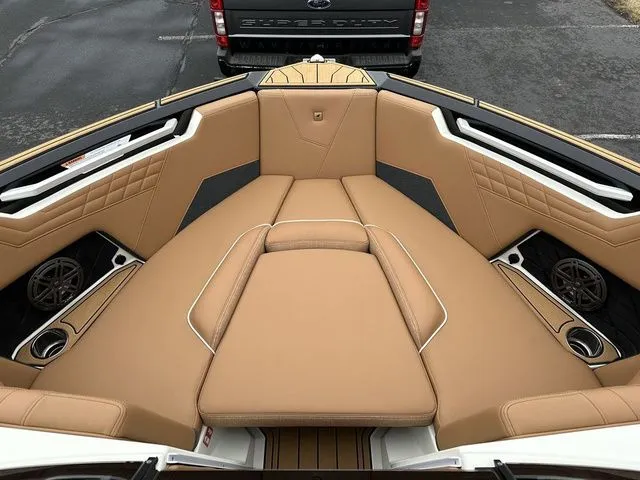 Slide: The Image of Nautique Super Air Nautique S21 2026 - 35