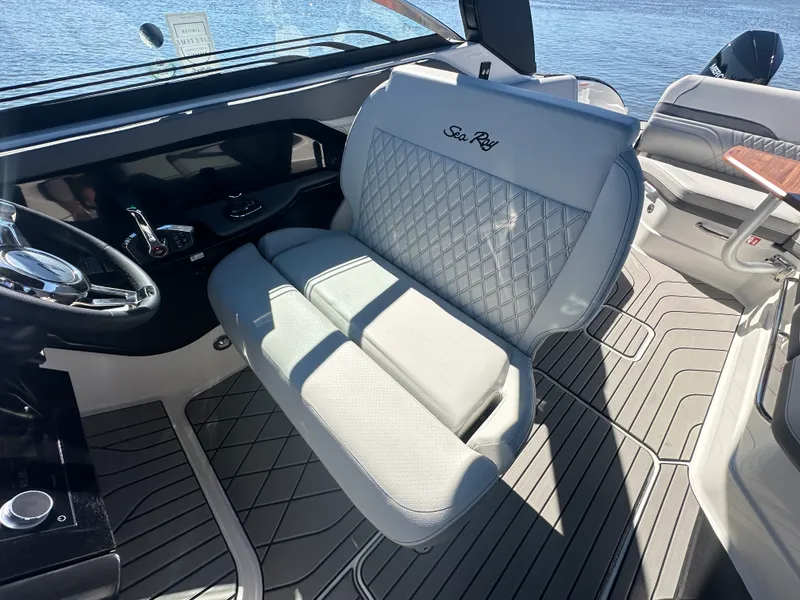 Slide: The Image of Sea Ray SLX 280 Outboard 2026 - 31