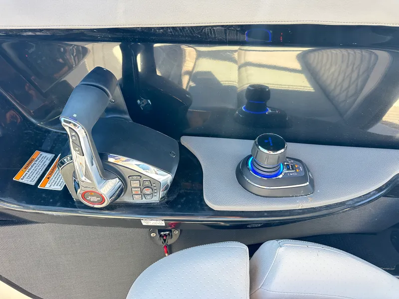 Slide: The Image of Sea Ray SLX 280 Outboard 2026 - 32