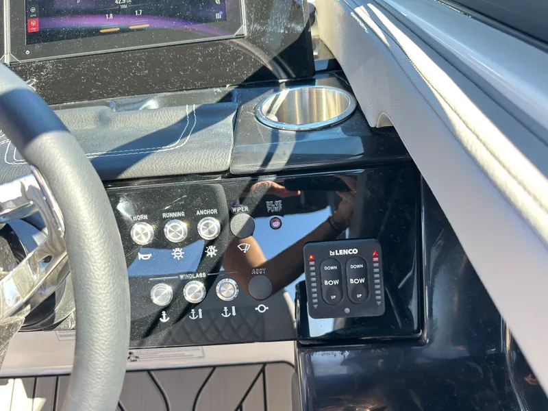 Slide: The Image of Sea Ray SLX 280 Outboard 2026 - 34