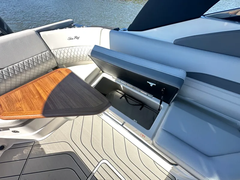 Slide: The Image of Sea Ray SLX 280 Outboard 2026 - 40