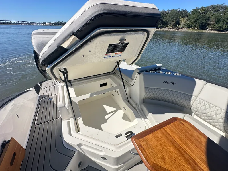 Slide: The Image of Sea Ray SLX 280 Outboard 2026 - 41