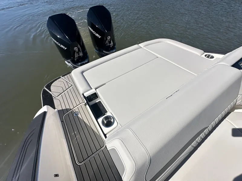 Slide: The Image of Sea Ray SLX 280 Outboard 2026 - 42