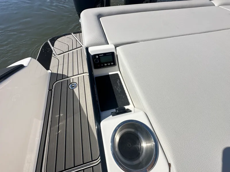 Slide: The Image of Sea Ray SLX 280 Outboard 2026 - 43