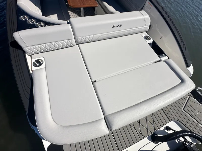 Slide: The Image of Sea Ray SLX 280 Outboard 2026 - 45