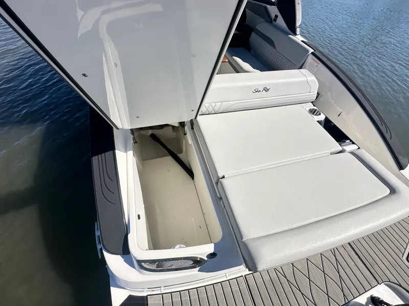 Slide: The Image of Sea Ray SLX 280 Outboard 2026 - 46