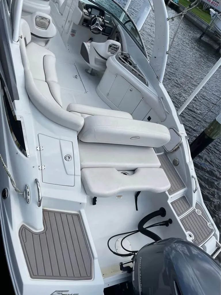 Slide: The Image of Crownline Boats Eclipse E6 XS 2017 - 4