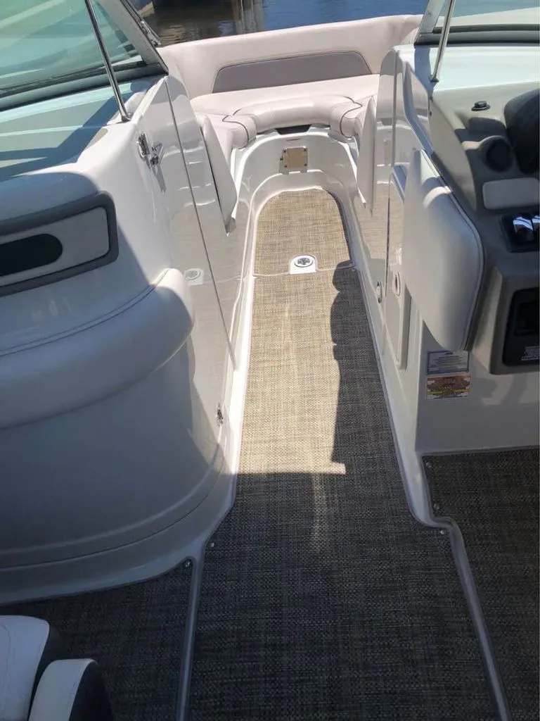 Slide: The Image of Crownline Boats Eclipse E6 XS 2017 - 6