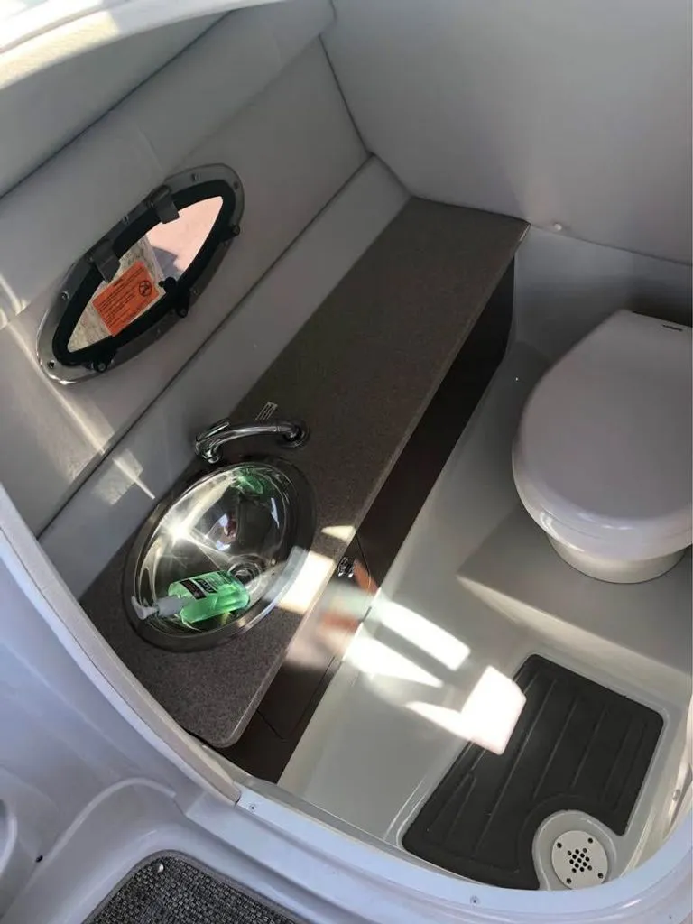 Slide: The Image of Crownline Boats Eclipse E6 XS 2017 - 8