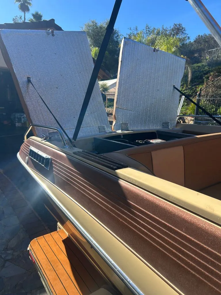 Slide: The Image of Glastron Carlson 1983 - 8