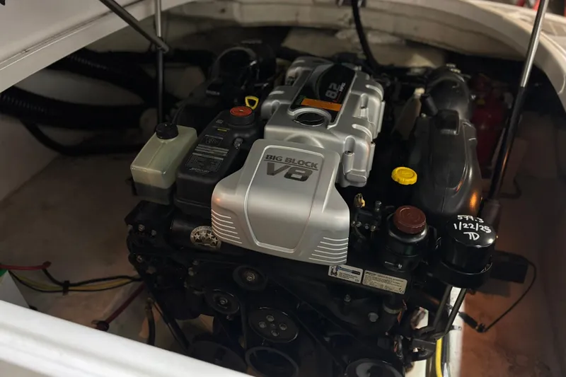 Slide: The Image of 2016 Chaparral 287 SSX boat engine, featuring a powerful Big Block V8. - 10
