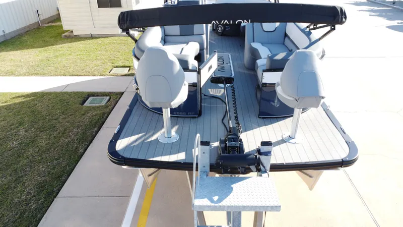 Slide: The Image of Avalon CAT RF 23T 2025 - 29