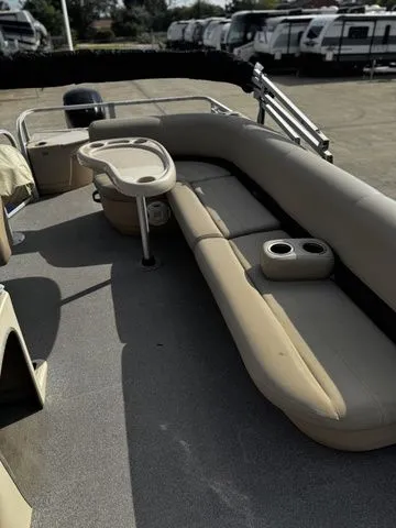 Slide: The Image of Sun Tracker Fishing Barge 20 DLX 2017 - 10