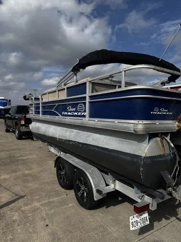 Slide: The Image of Sun Tracker Fishing Barge 20 DLX 2017 - 5