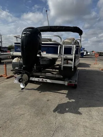 Slide: The Image of Sun Tracker Fishing Barge 20 DLX 2017 - 7