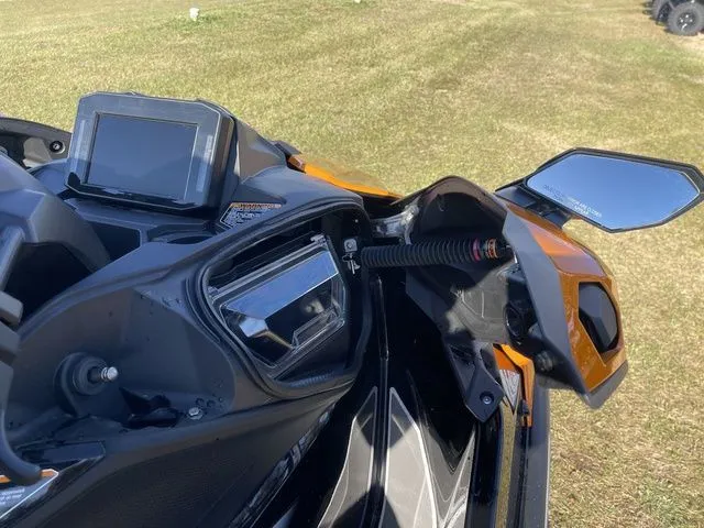 Slide: The Image of Kawasaki Jet Ski Ultra® 160LX-S 2024 - 19