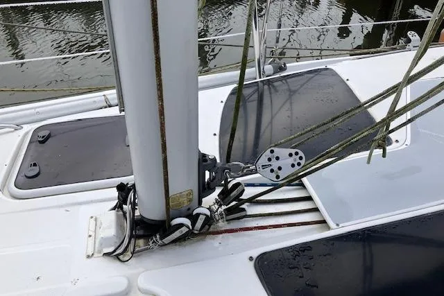 Slide: The Image of Deck of 2000 Hunter 380 sailboat with mast and rigging details. - 8