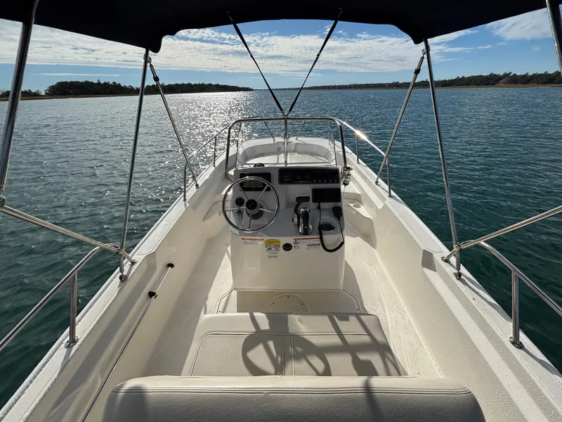 Slide: The Image of Boston Whaler 170 Montauk 2021 - 12