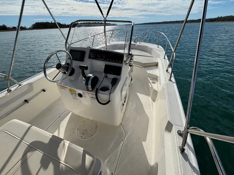 Slide: The Image of Boston Whaler 170 Montauk 2021 - 14