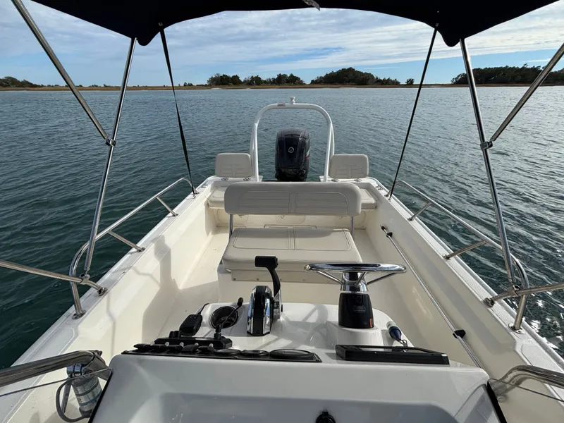 Slide: The Image of Boston Whaler 170 Montauk 2021 - 16