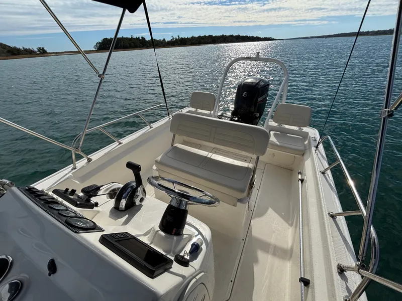 Slide: The Image of Boston Whaler 170 Montauk 2021 - 17