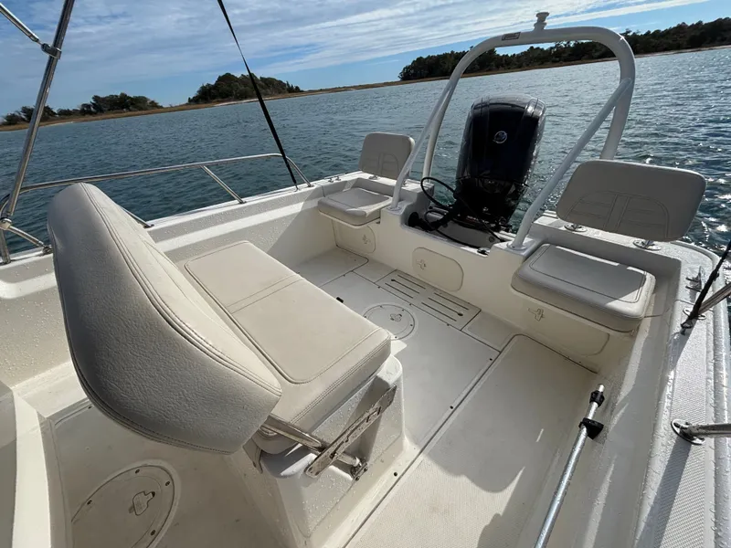 Slide: The Image of Boston Whaler 170 Montauk 2021 - 23