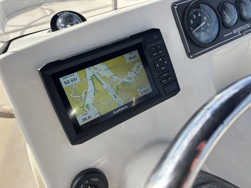 Slide: The Image of Boston Whaler 170 Montauk 2021 - 35